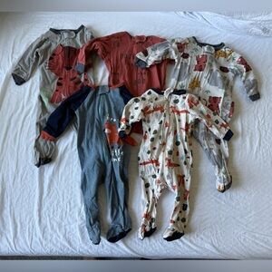 Great Condition! 5 baby boy pajamas 0-3 months